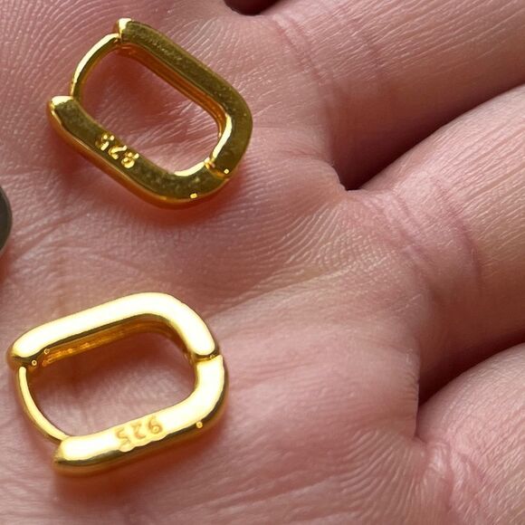 The Gold Geo Hoop. Dainty huggie earrings 18k 925 stamped - Picture 7 of 9